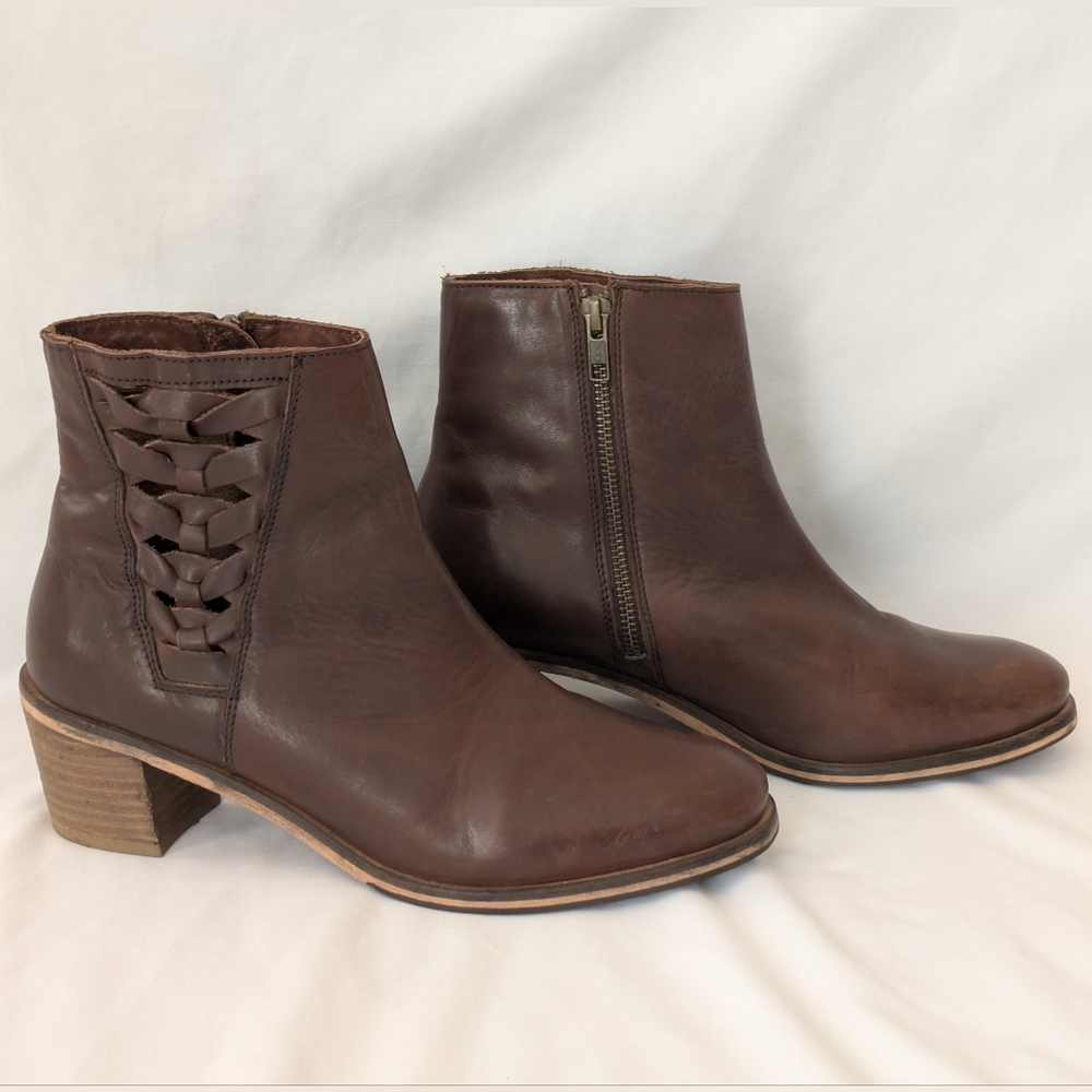 Seychelles Brown Leather Chunky Heel Side Zip Ankle Boot w/ Woven Detail Size 9
